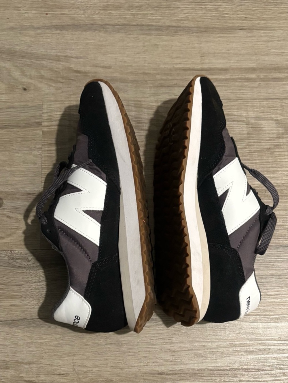 New Balance 237 Black, White & Gray Classic Trainer - Picture 4 of 6